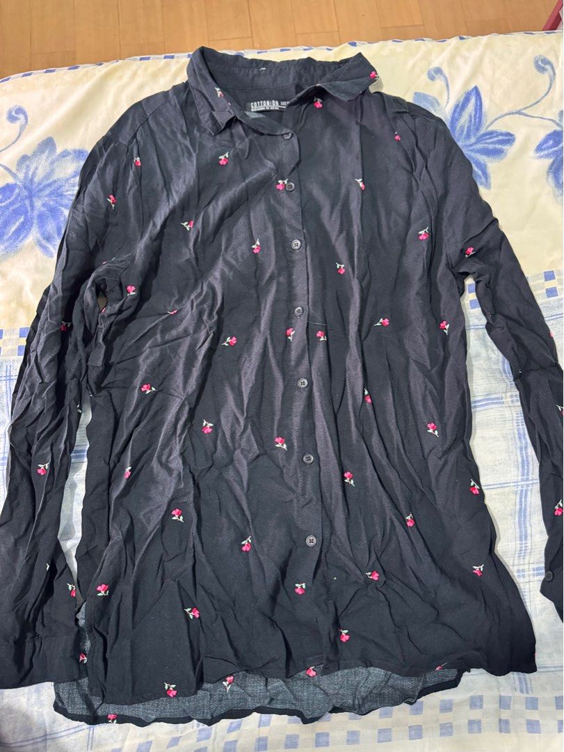 Cotton On Floral Blouse Longsleeve (Category: Shirts) located in Caloocan City. Submitted by daybysunlight (Listing ID 1414895362, Image 1). Description: ♡ floral pattern ♡ size: XS ♡ long sleeves ♡ button-down front ♡ lightweight fabric ♡ collar ♡ slightly curved hemline ♡ does not fit me anymore.