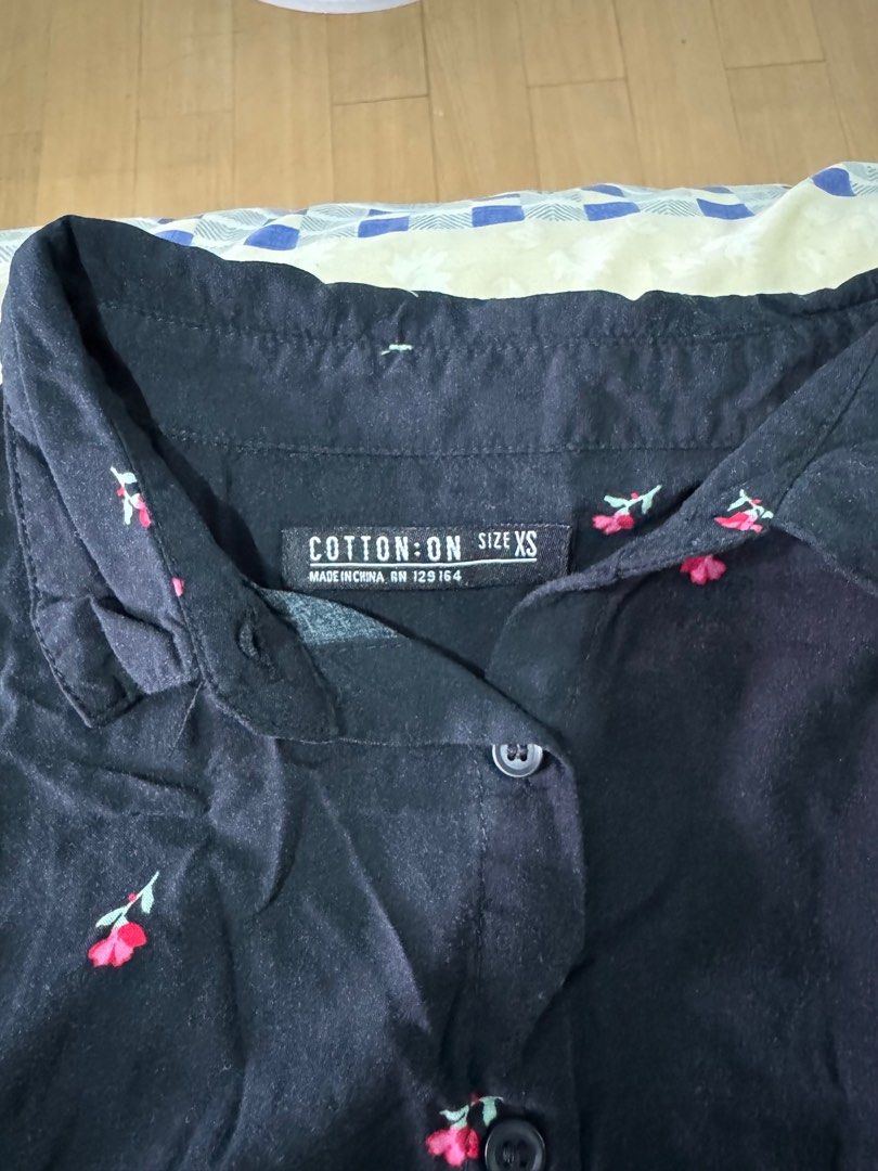 Cotton On Floral Blouse Longsleeve (Category: Shirts) located in Caloocan City. Submitted by daybysunlight (Listing ID 1414895362, Image 2). Description: ♡ floral pattern ♡ size: XS ♡ long sleeves ♡ button-down front ♡ lightweight fabric ♡ collar ♡ slightly curved hemline ♡ does not fit me anymore.