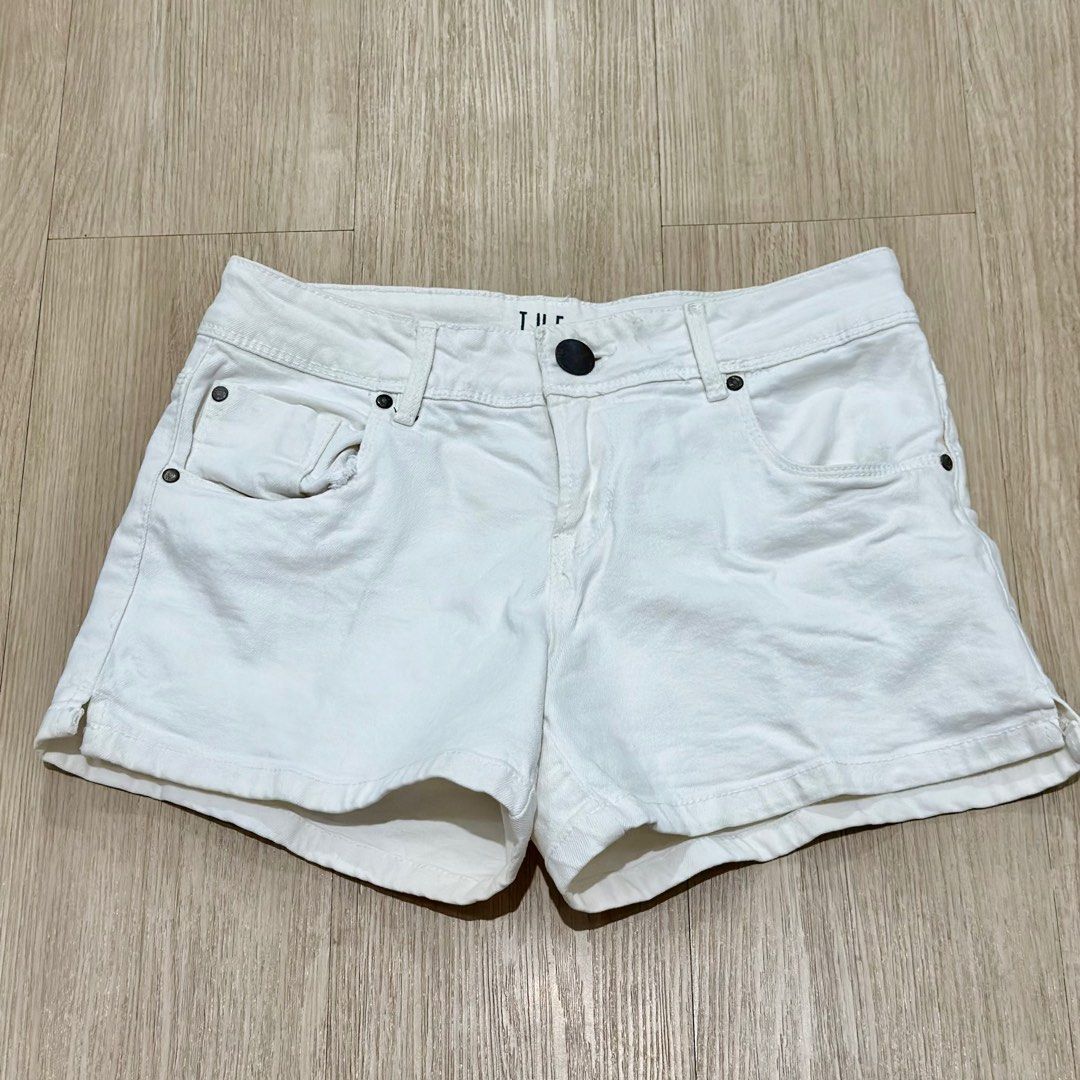 Cotton On White Denim Mini Shorts (Category: Shorts) located in Manila. Submitted by sg.21 (Listing ID 1414974245, Image 1). Description: - Cotton On white denim shorts - Size: AUS 6 / USA 2 / EUR 34 - Mid-rise waist - Classic design - Button closure - Pockets - Fabric: 98% cotton, 2% elastane - Made in Bangladesh - Ideal for casual wear Hips 13” Length 11-12”.