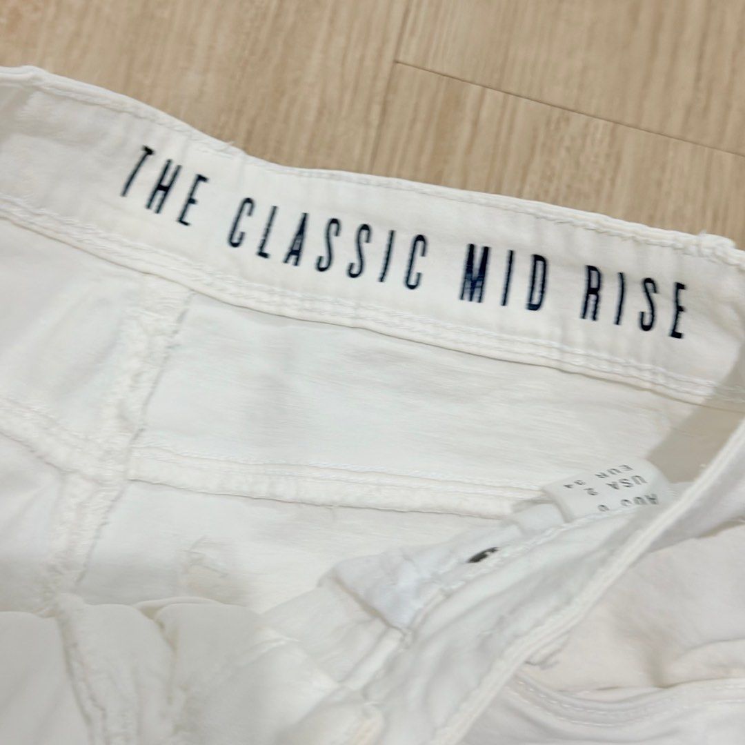 Cotton On White Denim Mini Shorts (Category: Shorts) located in Manila. Submitted by sg.21 (Listing ID 1414974245, Image 3). Description: - Cotton On white denim shorts - Size: AUS 6 / USA 2 / EUR 34 - Mid-rise waist - Classic design - Button closure - Pockets - Fabric: 98% cotton, 2% elastane - Made in Bangladesh - Ideal for casual wear Hips 13” Length 11-12”.