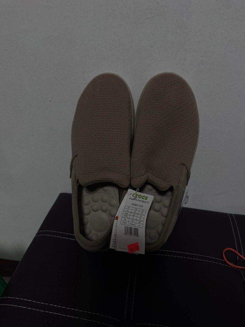 crocs slip on (Category: Casual Shoes) located in Bacoor. Submitted by rizza_455 (Listing ID 1414899961, Image 1). Description: brandnew crocs .
