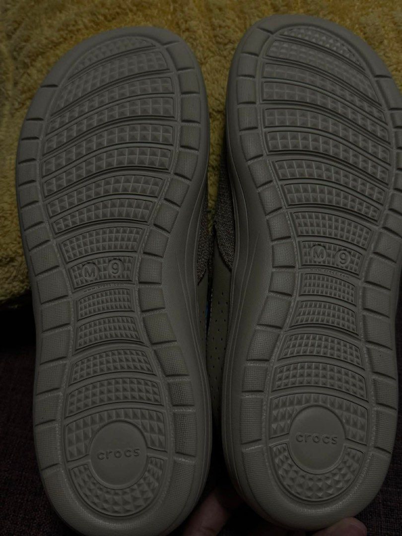 crocs slip on (Category: Casual Shoes) located in Bacoor. Submitted by rizza_455 (Listing ID 1414899961, Image 3). Description: brandnew crocs .