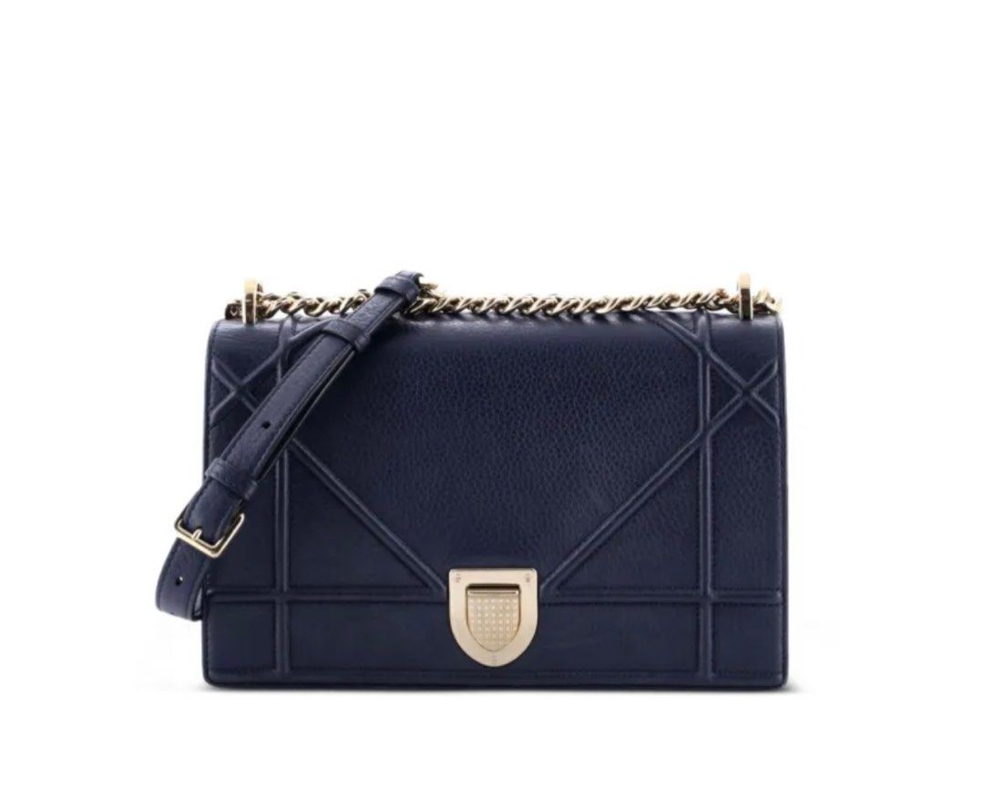 DI0R Diorama Flap Bag (Category: Luxury Bags & Wallets) located in Manila. Submitted by elliepmnl (Listing ID 1414907633, Image 1). Description: ORIGINAL Christian D_or Pre-Owned Diorama Flap Bag Grained Calfskin crossbody bag Color : Navy Blue Meet up- Berkeley residences / SF c/o buyer Retail 170,000.00 ❌❌ Discounted : PHP 68k AUTHENTIC 💯 With free DI_R bag charms First to mine and pay policy.