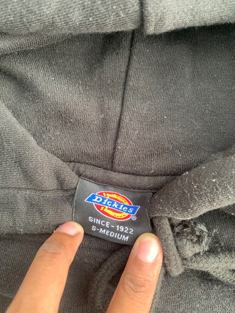 Dickies Co. Hoodie - Black - Medium (Category: Hoodies) located in Batangas. Submitted by thrift2luv (Listing ID 1415036346, Image 2). Description: - Black Dickies Co. hoodie - Size: Medium - Features: - Front pocket - Dickies Co. logo on chest - Dickies logo on hood - Comfortable material - Versatile for everyday wear.