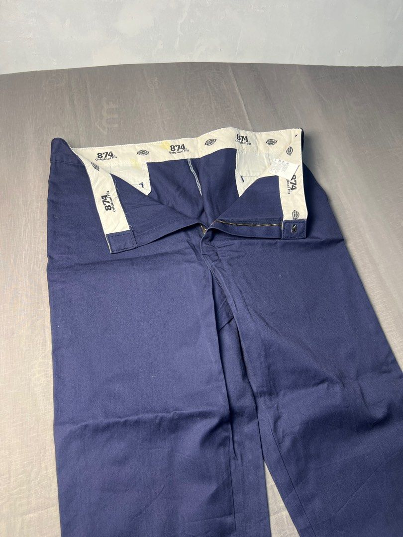 Dickies Original 874 Work Pants in navy blue. (Category: Jeans) located in Cebu City. Submitted by kajl_ (Listing ID 1415027992, Image 1). Description: Dickies Original 874 Work Pants in navy blue. Measurements Length : 45 Waist : 42 Hem: 9 .