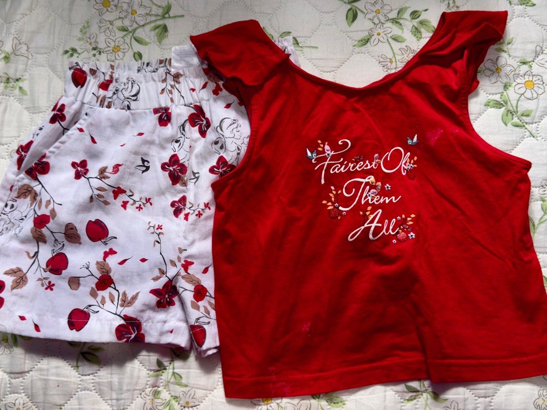 Disney Snow White Outfit Size 6 (Category: Babies & Kids Fashion) located in Rizal. Submitted by cutiefindspreloveditems (Listing ID 1414957177, Image 2). Description: - Disney Snow White outfit - Size 6 - Includes: - Red top with "Fairest Of Them All" print - White shorts with floral print - Unique shoulder design on top - Perfect for your little one! For 2-4 y/o With small slime stains as seen in the picture. Shorts is in excellent condition. .