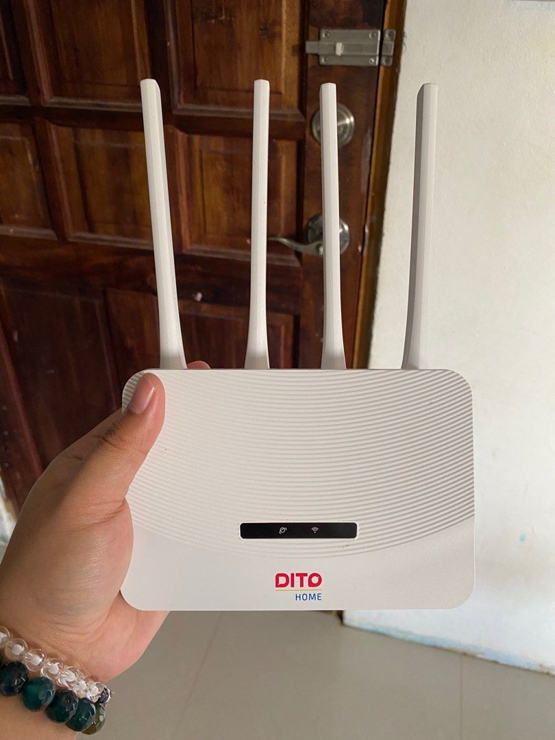 DITO Home Router with Antennas (Category: Networking) located in Cavite. Submitted by rizenshop (Listing ID 1414864897, Image 2). Description: - DITO Home router - White color - Multiple antennas for better signal - Features the DITO Home logo - Includes original box - Provides wireless internet connectivity for home use.