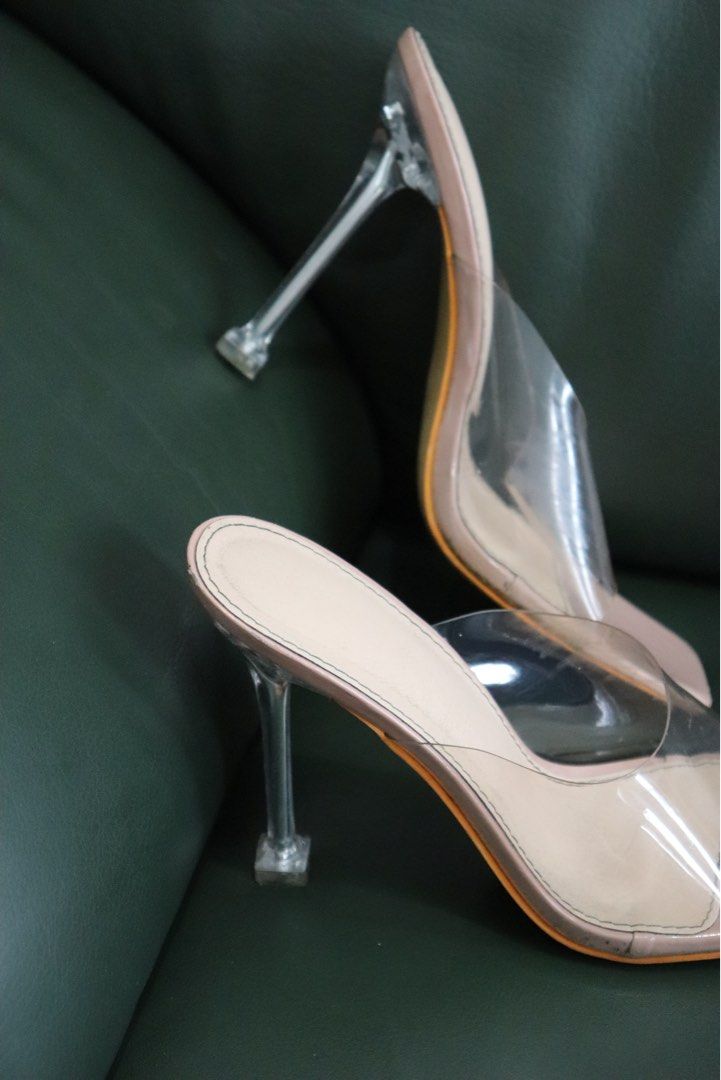 Elegant heels (Category: Heels) located in Las Pinas. Submitted by krishnah_ (Listing ID 1414967205, Image 2). Description: Needs a little cleaning!.