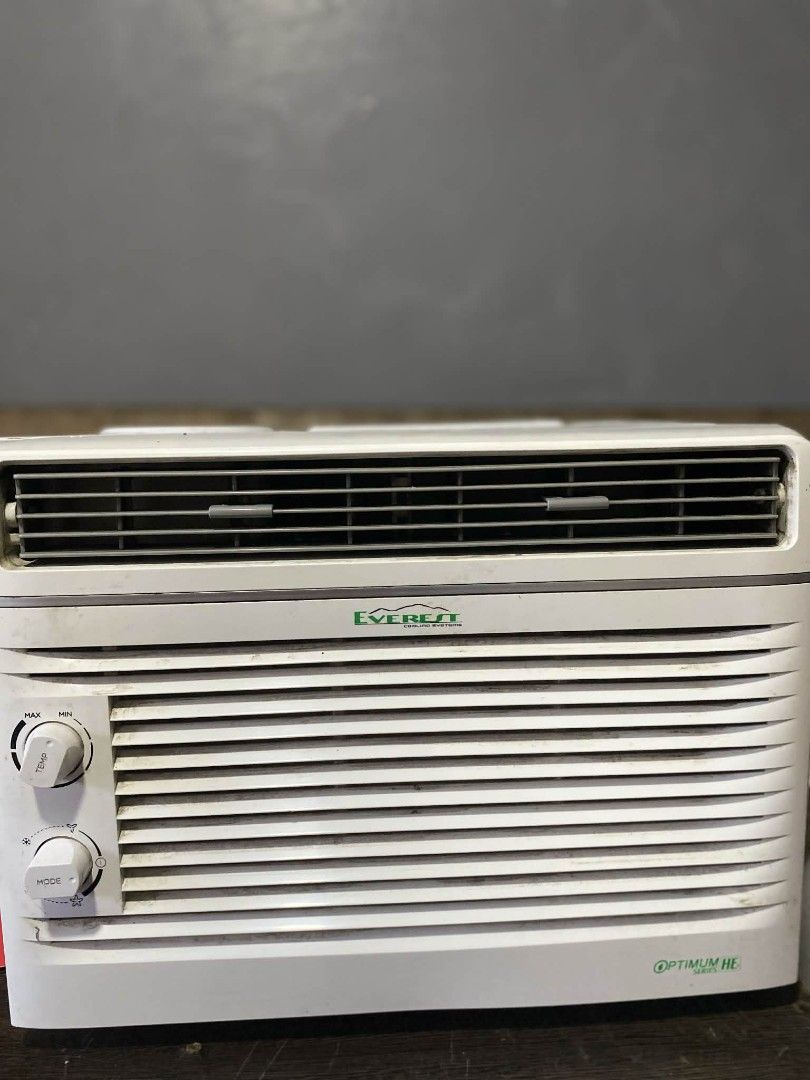 Everest Window Type Air Conditioner ETW07WDX3-HF (Category: Air Conditioning and Heating) located in Cainta. Submitted by sjprelovedbotique (Listing ID 1414957582, Image 1). Description: Everest window type air conditioner. Model ETW07WDX3-HF. Cooling capacity is 5,300 kJ/h. Power source is 230V-60Hz. Rated input current is 3.0A. Includes two control knobs. The unit is white..