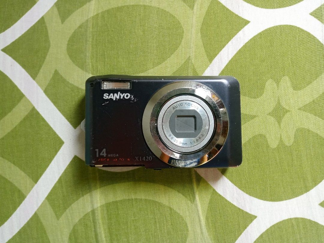 For Repair / Untested / For Parts – Digital Camera Bundle (HP & SANYO) (Category: Cameras) located in Dingras. Submitted by seemybaul (Listing ID 1414878251, Image 2). Description: ❗PLEASE READ❗ These cameras are NOT fully functional and are sold AS-IS for repair, parts, or collectors. 💰 Pricing 💰 • ₱500 – All 2 cameras (HP & Sanyo) + HP battery and charger ❕Please see the individual listings for more photos of each camera and if you wish to pu