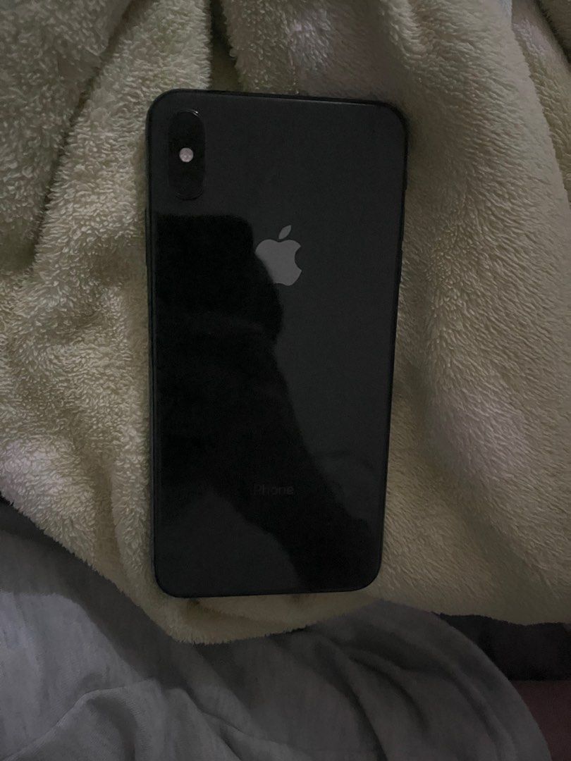 For swap (Category: iPhone X Series) located in Manila. Submitted by irvincort29214 (Listing ID 1415027951, Image 2). Description: For swap iphone xs max Any ios units (as long as high storage) 256gb Space black Ios 18.7.3 Have face id Truetone Anysim will do Battery was replaced with higher capacity (last me around 6 hours of use tuloy tuloy) Meet around fairview qc, north caloocan kaimall.