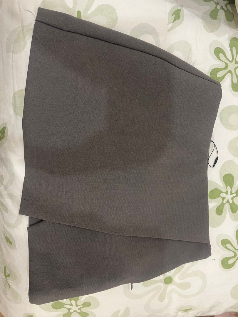 Grey skort zara xs (Category: Skirts) located in Quezon City. Submitted by spacecleanse (Listing ID 1414958462, Image 2). Description: I dont like it anymore Really nice quality!.