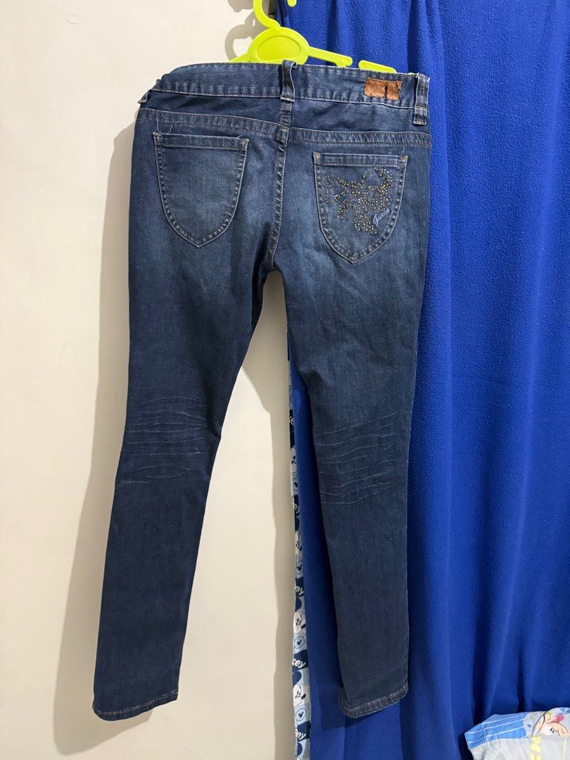 Guess Daredevil Skinny Jeans Size 29 (Category: Jeans) located in Cabanatuan. Submitted by declutterpg (Listing ID 1414963545, Image 2). Description: - Guess Daredevil skinny jeans - Dark wash - Size 29 - Decorative design on back pocket - Classic five-pocket design - Button closure with zip fly - 99% cotton, 1% spandex - Guess logo visible.