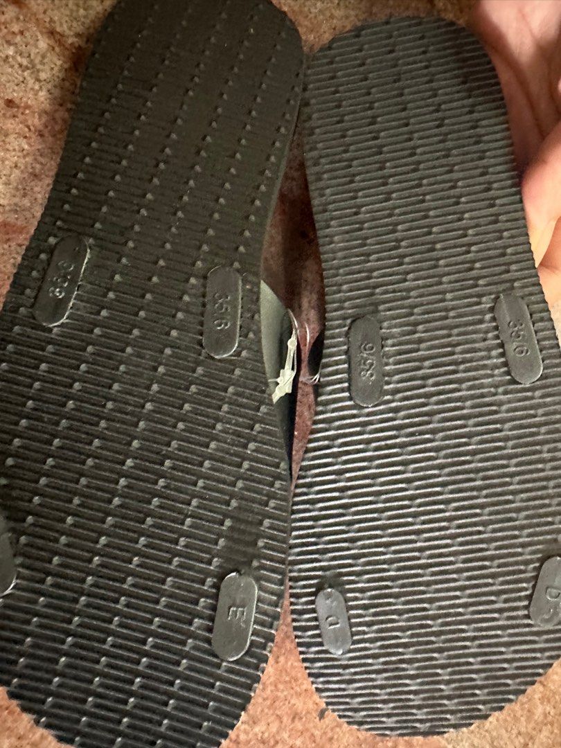 Havaianas Women's Slide Sandals - Brand New (Category: Sandals) located in Singapore. Submitted by mariatunphyu (Listing ID 1414844304, Image 2). Description: - Brand new Havaianas slide sandals - Size: 35/36 - Color: Black - Condition: Brand new with original tag - Great for everyday wear - can send thru smart pac with additional cost - not liable for any lost.