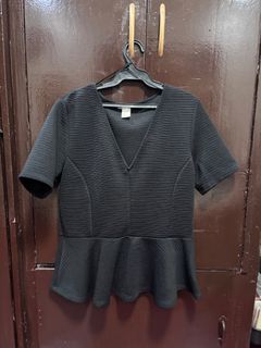 (Category: ) located in . Submitted by liniswardrobe (Listing ID 1414951715, Image 1). Description: .