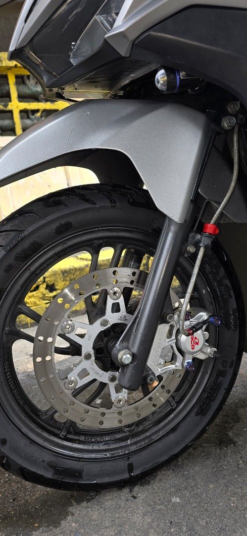 Honda Motorcycle with Top Box (Category: Other Motorcycles Parts and Accessories) located in Mandaluyong City. Submitted by neil0613 (Listing ID 1415003831, Image 3). Description: FS or Swap Honda Click 150 V2 2019 20,+++ ODO RCB Brake Master and Caliper 2 pot RCB Rotor RCB VD Series Shock adjustable height and dampening BOS Batusai Camelback SEC Bracket W/ 40 Liters Hard Plastic Top Box SENLO MDL Beast Tire November 2025 Dual Horn Extendes Mud G