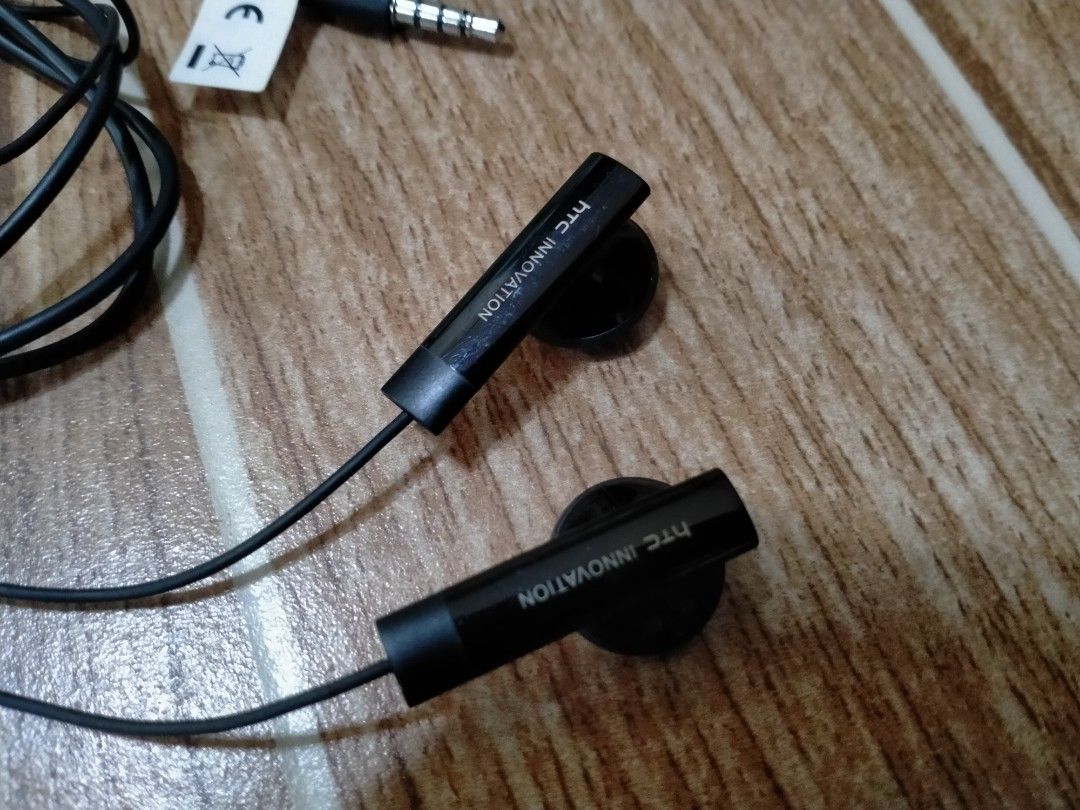 HTC INNOVATION 3.5MM EARPHONE (Category: Earphones) located in Cabuyao City. Submitted by Bike_Clothing10 (Listing ID 1414862616, Image 3). Description: READ FIRST.... FOR SALE: HTC INNOVATION EARPHONE 3.5mm Jack With pause/skip button With Mic Lound Sound/Bass Excellent Condition Looks New Legit PRICE: 800 + SF PICK UP OR SHIPPING ONLY LOC: Cabuyao Laguna -NO COD/COP- 📩PM FOR INQUIRIES -Thanks-.