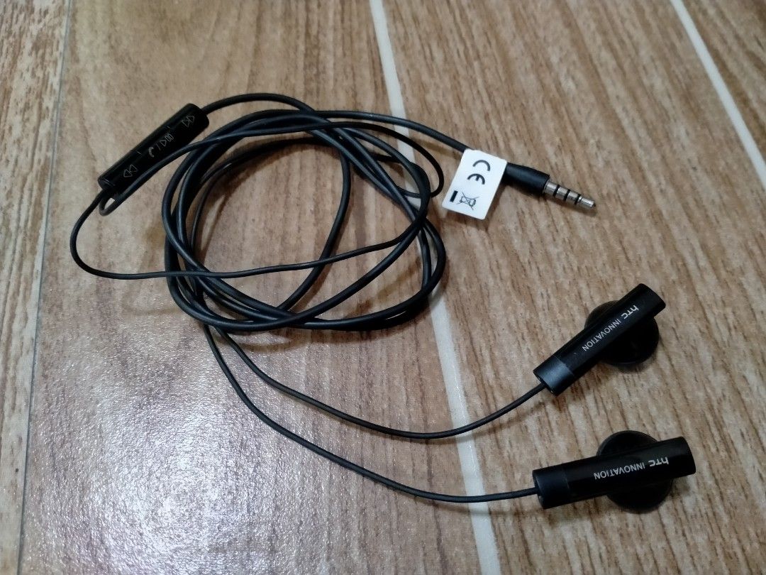 HTC INNOVATION 3.5MM EARPHONE (Category: Earphones) located in Cabuyao City. Submitted by Bike_Clothing10 (Listing ID 1414862616, Image 2). Description: READ FIRST.... FOR SALE: HTC INNOVATION EARPHONE 3.5mm Jack With pause/skip button With Mic Lound Sound/Bass Excellent Condition Looks New Legit PRICE: 800 + SF PICK UP OR SHIPPING ONLY LOC: Cabuyao Laguna -NO COD/COP- 📩PM FOR INQUIRIES -Thanks-.