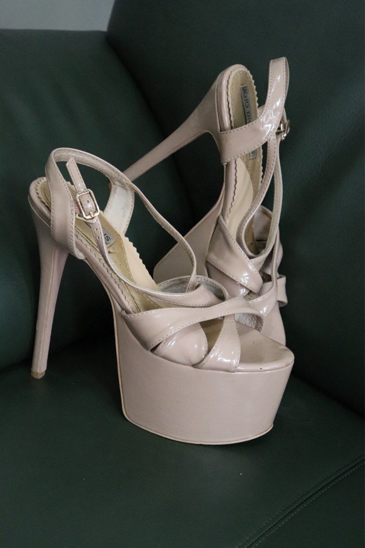 Jojo Bragais Pia Size 9 (Category: Heels) located in Las Pinas. Submitted by krishnah_ (Listing ID 1414971261, Image 1). Description: Lightly used with a few dents. Barely visible. Just needs cleaning. .