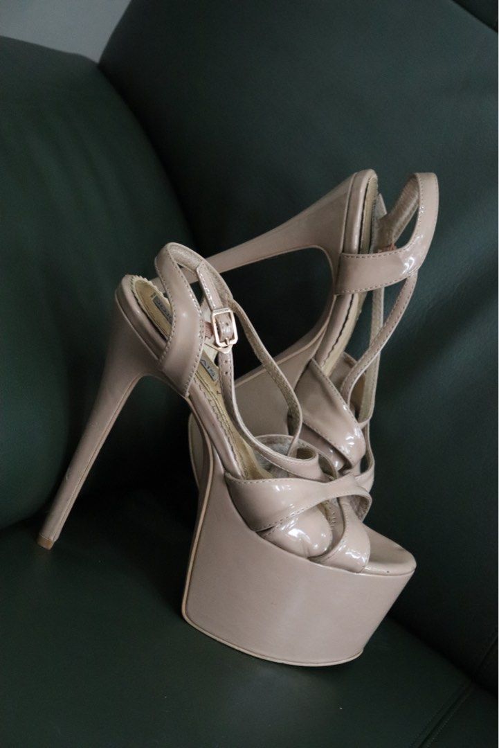 Jojo Bragais Pia Size 9 (Category: Heels) located in Las Pinas. Submitted by krishnah_ (Listing ID 1414971261, Image 2). Description: Lightly used with a few dents. Barely visible. Just needs cleaning. .