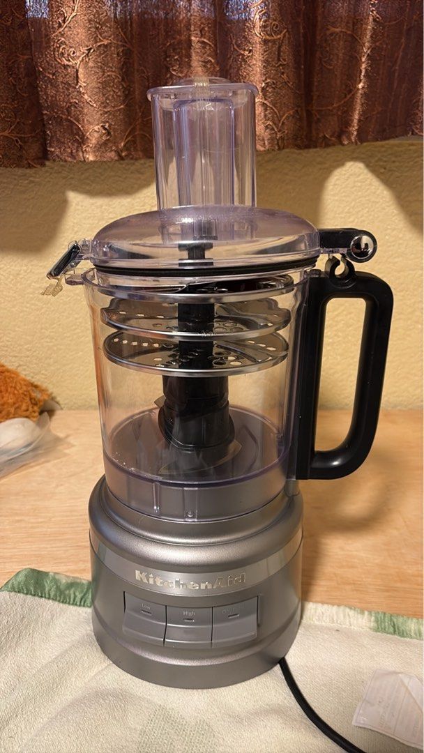 Kitchen Aid (Category: Other Kitchen Appliances) located in Caloocan City. Submitted by tinxilo (Listing ID 1414868260, Image 1). Description: Unused Kitchen Aid food processor. 120v . No box. Can’t use as we can only use 220v at home. Lalamove only. Sf will be shouldered by the buyer. .