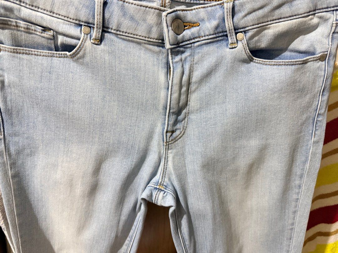 Light Wash Skinny Jeans (Category: Jeans) located in Quezon City. Submitted by decluttererwhenever (Listing ID 1415005571, Image 2). Description: - Size 29 - Light wash skinny jeans - Button and zipper closure - Front and back pockets - Light blue color.