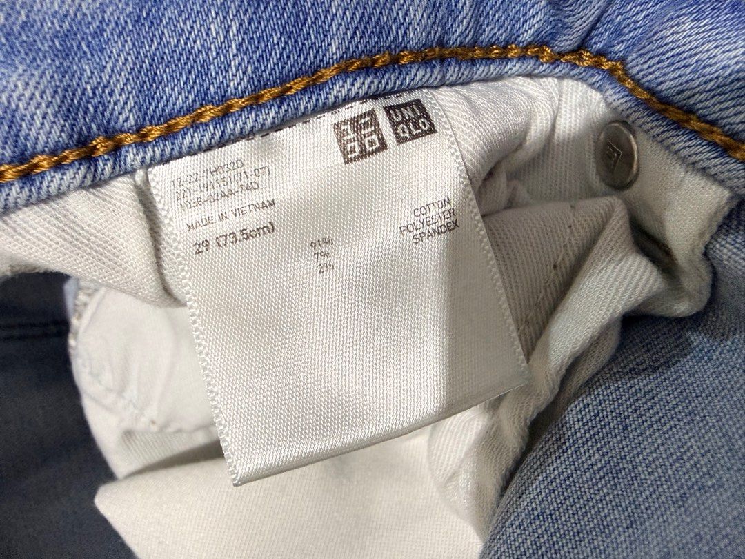 Light Wash Skinny Jeans (Category: Jeans) located in Quezon City. Submitted by decluttererwhenever (Listing ID 1415005571, Image 3). Description: - Size 29 - Light wash skinny jeans - Button and zipper closure - Front and back pockets - Light blue color.