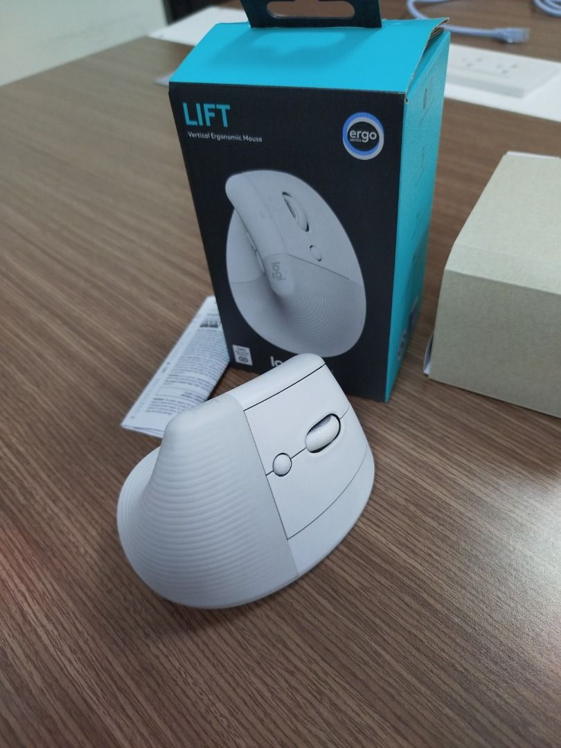 Logitech Lift Ergonomic Mouse (Bluetooth) white (Category: Mouse & Mousepads) located in Quezon City. Submitted by calibre027 (Listing ID 1414840927, Image 2). Description: Logitech Lift Ergonomic Mouse (Bluetooth) white ✔100% ORIGINAL, all working, unli check upon pickup ✔ Lift’s optimal 57° angle places you in what we like to call “natural handshake position”. This puts less pressure on your wrist throughout the day and places your arm and uppe