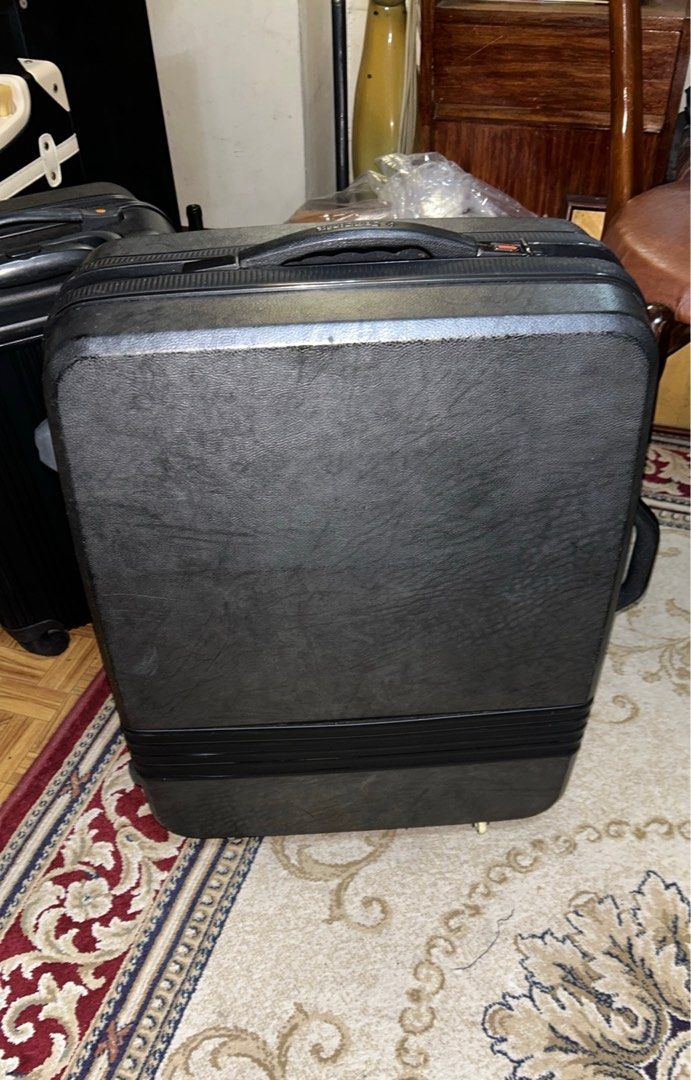 SALE!! LARGE SAMSONITE HARDCASE 360 LUGGAGE (Category: Luggage) located in Valenzuela. Submitted by gregferraren (Listing ID 1414933526, Image 2). Description: Samsonite large 360 With latch lock keys Ready to travel Sure buyer may inquire video/ charged real time delivery or shipping nationwide upon confirming order thru preferred metrobank/ bdo/ gotyme bank/ maya bank payment channels. Note: small portion stain inside corner..