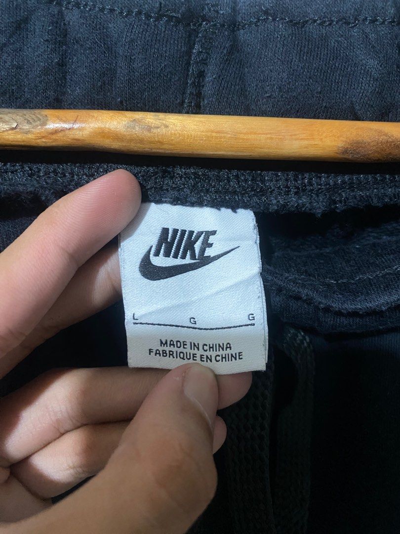 Nike Black Sweatpants (Category: Joggers) located in Cavite. Submitted by peter412 (Listing ID 1415007064, Image 3). Description: 30 up by 37 excellent no issue - Black Nike sweatpants - Size: Large - Nike logo on left leg - Drawstring waistband - Made in China.