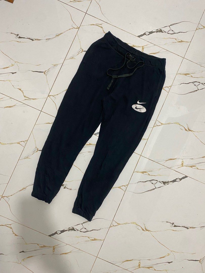 Nike Black Sweatpants (Category: Joggers) located in Cavite. Submitted by peter412 (Listing ID 1415007064, Image 1). Description: 30 up by 37 excellent no issue - Black Nike sweatpants - Size: Large - Nike logo on left leg - Drawstring waistband - Made in China.