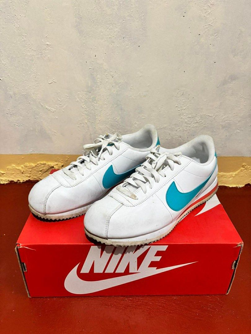 Nike Cortez White Blue Sneakers (Category: Sneakers) located in Manila. Submitted by jmalinea (Listing ID 1414874281, Image 1). Description: - Classic Nike Cortez - White with blue accents - Iconic Nike swoosh - Includes original Nike box - White laces Nike Cortez Colorway: Dolphin Worn 3x Original With box RFS: Decluttering Price slightly negotiable.