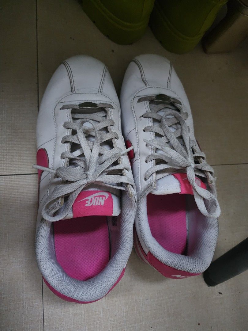 Nike Cortez White Pink Sneakers (Category: Sneakers) located in Paranaque City. Submitted by 1bel2pas (Listing ID 1414955995, Image 1). Description: Nike Cortez for kids. Size 7Y. would also fit womens 8.5-9 :) 1200 Aguirre, BF Homes Paranaque Gcash/COD.