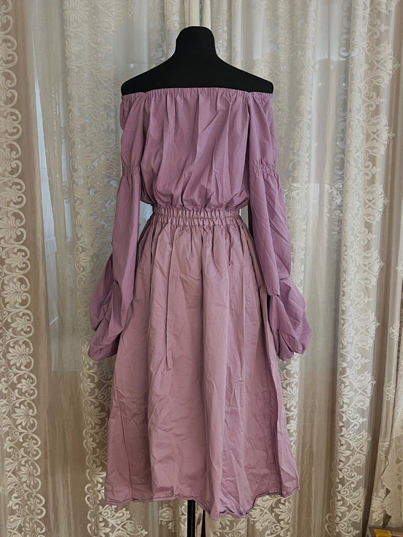 Off-The-Shoulder Puff Sleeve Midi Dress (Category: Dresses) located in Manila. Submitted by soukcasa (Listing ID 1414906888, Image 2). Description: Size👚: L Brand🛒: Snidel Conditon🛍️: Worn once RFS👜: Doesn’t fit Effortlessly romantic for your next occasion. This mauve midi dress features a versatile off-the-shoulder elastic neckline and dramatic long puff sleeves with gathered detailing. DM me for inquiry!.
