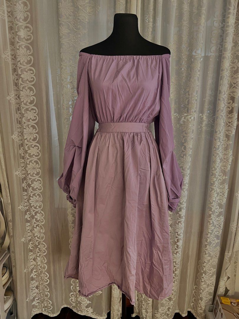 Off-The-Shoulder Puff Sleeve Midi Dress (Category: Dresses) located in Manila. Submitted by soukcasa (Listing ID 1414906888, Image 1). Description: Size👚: L Brand🛒: Snidel Conditon🛍️: Worn once RFS👜: Doesn’t fit Effortlessly romantic for your next occasion. This mauve midi dress features a versatile off-the-shoulder elastic neckline and dramatic long puff sleeves with gathered detailing. DM me for inquiry!.