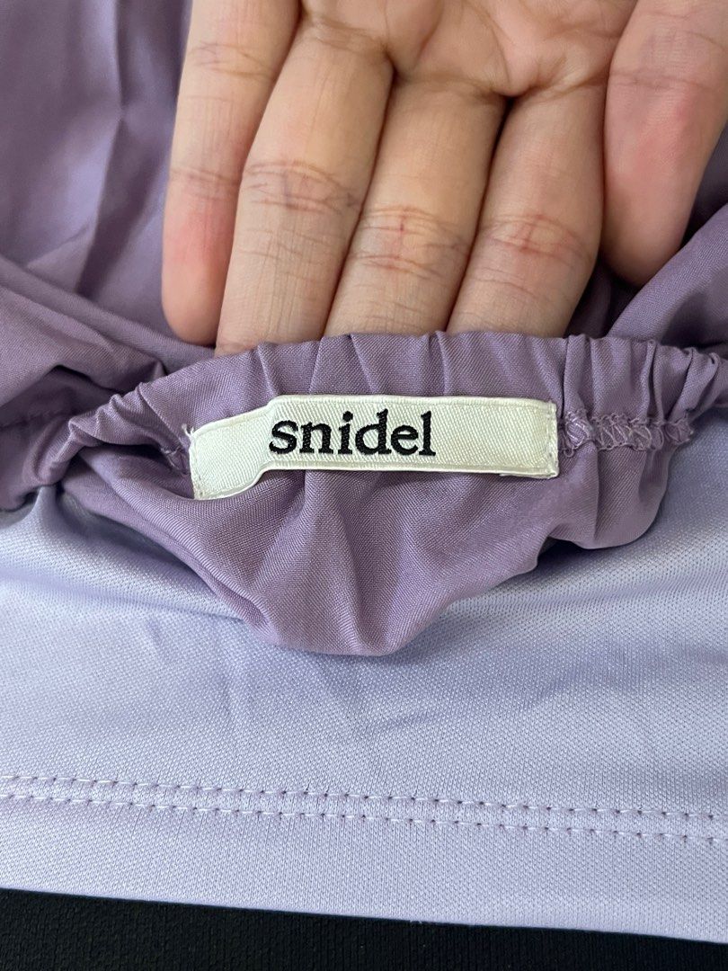 Off-The-Shoulder Puff Sleeve Midi Dress (Category: Dresses) located in Manila. Submitted by soukcasa (Listing ID 1414906888, Image 3). Description: Size👚: L Brand🛒: Snidel Conditon🛍️: Worn once RFS👜: Doesn’t fit Effortlessly romantic for your next occasion. This mauve midi dress features a versatile off-the-shoulder elastic neckline and dramatic long puff sleeves with gathered detailing. DM me for inquiry!.