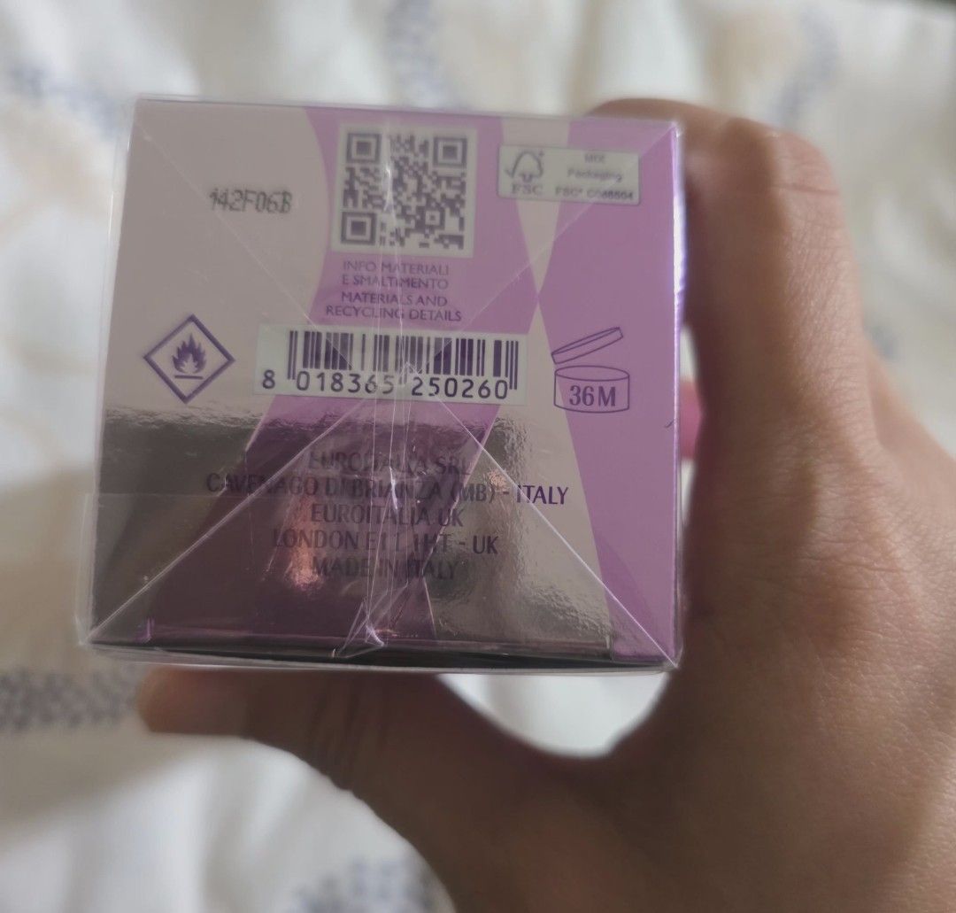 Original Versace Woman Perfume (Category: Fragrance & Deodorants) located in Manila. Submitted by nhelnhelly (Listing ID 1414864916, Image 3). Description: brand new sealed original 50ml rfs : gift last Christmas .
