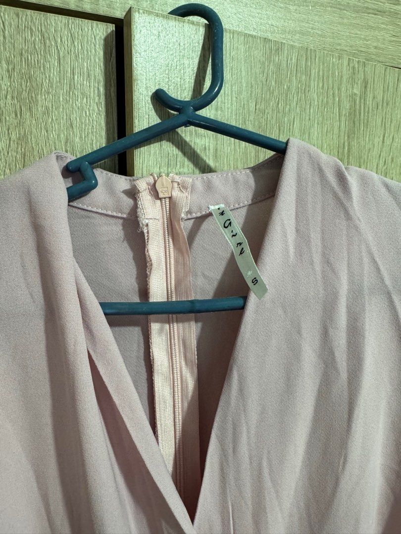 Pink Sleeveless Jumpsuit (Category: Jumpsuits) located in Caloocan City. Submitted by daybysunlight (Listing ID 1414898175, Image 2). Description: ♡ a flattering V-neckline ♡ convenient zipper closure ♡ includes pockets ♡ stylish wide-leg design ♡ size: S-M.