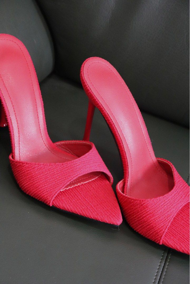 Pointed-toe mule heels (Category: Heels) located in Las Pinas. Submitted by krishnah_ (Listing ID 1414977302, Image 1). Description: .