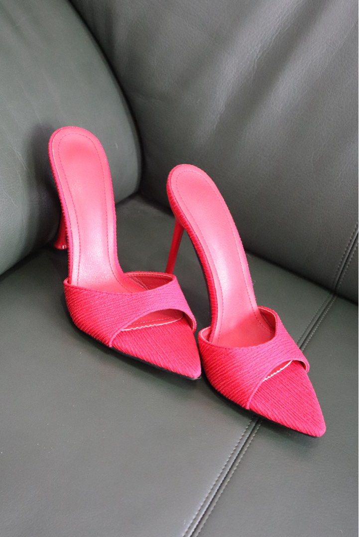 Pointed-toe mule heels (Category: Heels) located in Las Pinas. Submitted by krishnah_ (Listing ID 1414977302, Image 2). Description: .