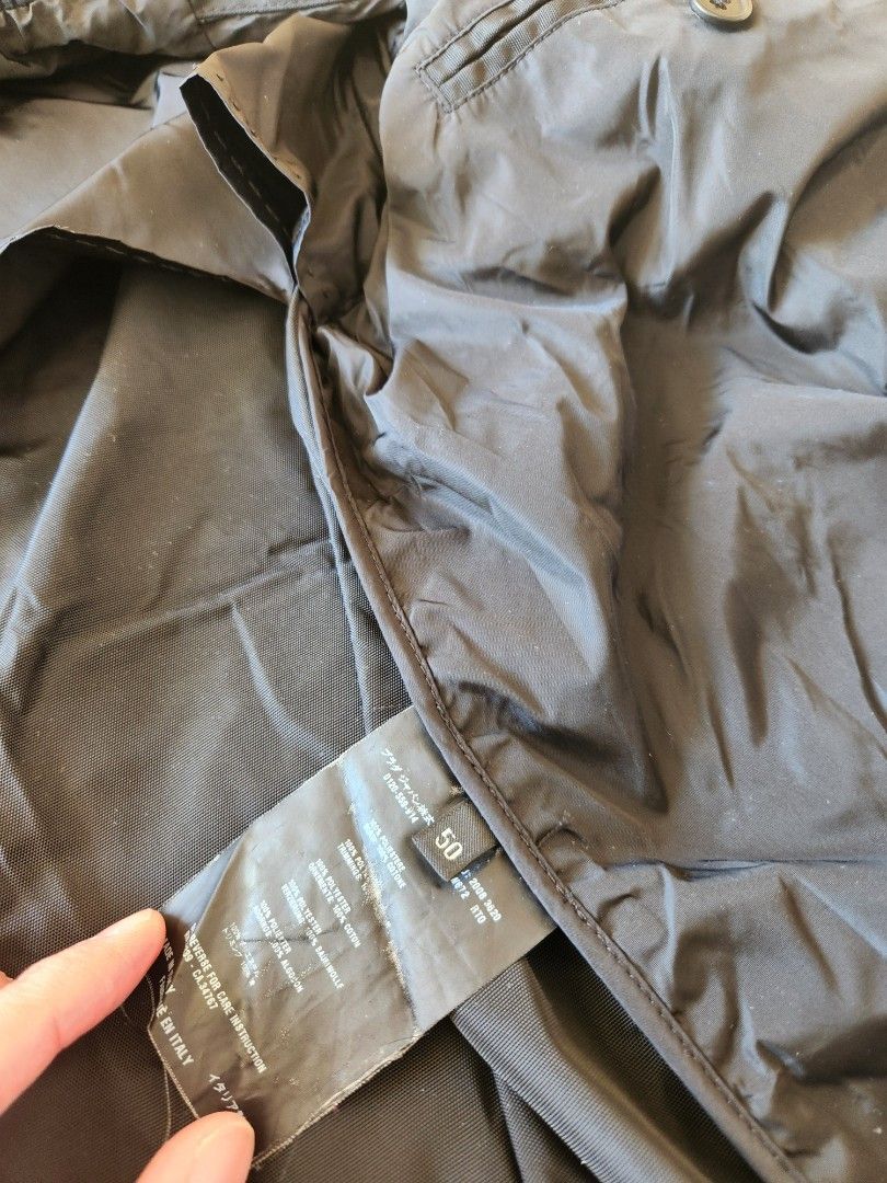 Prada jacket （分類：外套及戶外衣服）位於 Hong Kong。 由 cobainy 提交（商品編號 1414933322，圖片 5）。簡介： Prada Jacket Very good condition Size L。