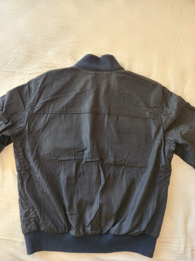 Prada jacket （分類：外套及戶外衣服）位於 Hong Kong。 由 cobainy 提交（商品編號 1414933322，圖片 4）。簡介： Prada Jacket Very good condition Size L。