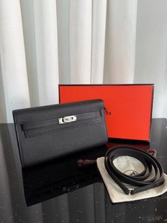 (Category: ) located in . Submitted by bagsandmanymanymore1 (Listing ID 1414905956, Image 1). Description: .