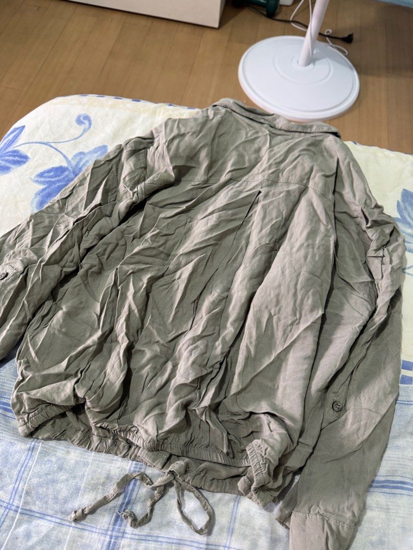 Pull&Bear Longsleeve Top (Category: Shirts) located in Caloocan City. Submitted by daybysunlight (Listing ID 1414894160, Image 3). Description: ♡ can be used as an outerwear or the top itself ♡ size: EUR S / USA S / MEX 26 ♡ neutral color ♡ collared neckline ♡ button-down closure ♡ two front pockets ♡ tie detail at waist ♡ good quality; breathable and comfy ♡ made in morocco ♡ does not fit me anymore.