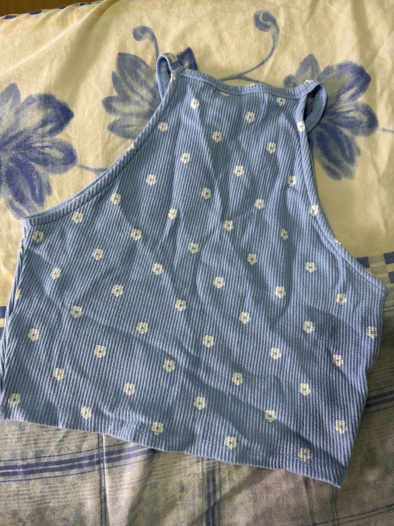 Pull&Bear Halter Top (Category: Sleeveless) located in Caloocan City. Submitted by daybysunlight (Listing ID 1414887260, Image 3). Description: ♡ like new ♡ used once ♡ does not fit me anymore ♡ made in bangladesh ♡ size: EUR M / USA M / MEX 28 (but first xs-m frames).