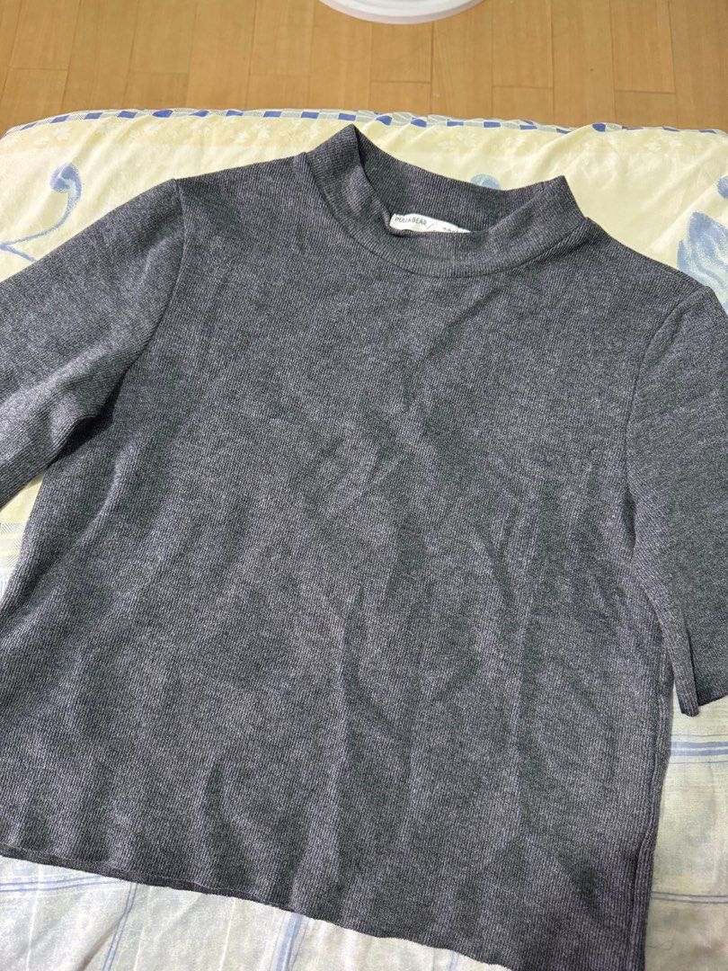 Pull&Bear Ribbed Knit Top (Category: Blouses) located in Caloocan City. Submitted by daybysunlight (Listing ID 1414896383, Image 1). Description: ♡ like new ♡ used twice ♡ mock neck ♡ short sleeves ♡ ribbed knit ♡ size: EUR S / USA S / MEX 26 ♡ made in turkey ♡ does not fit me anymore.