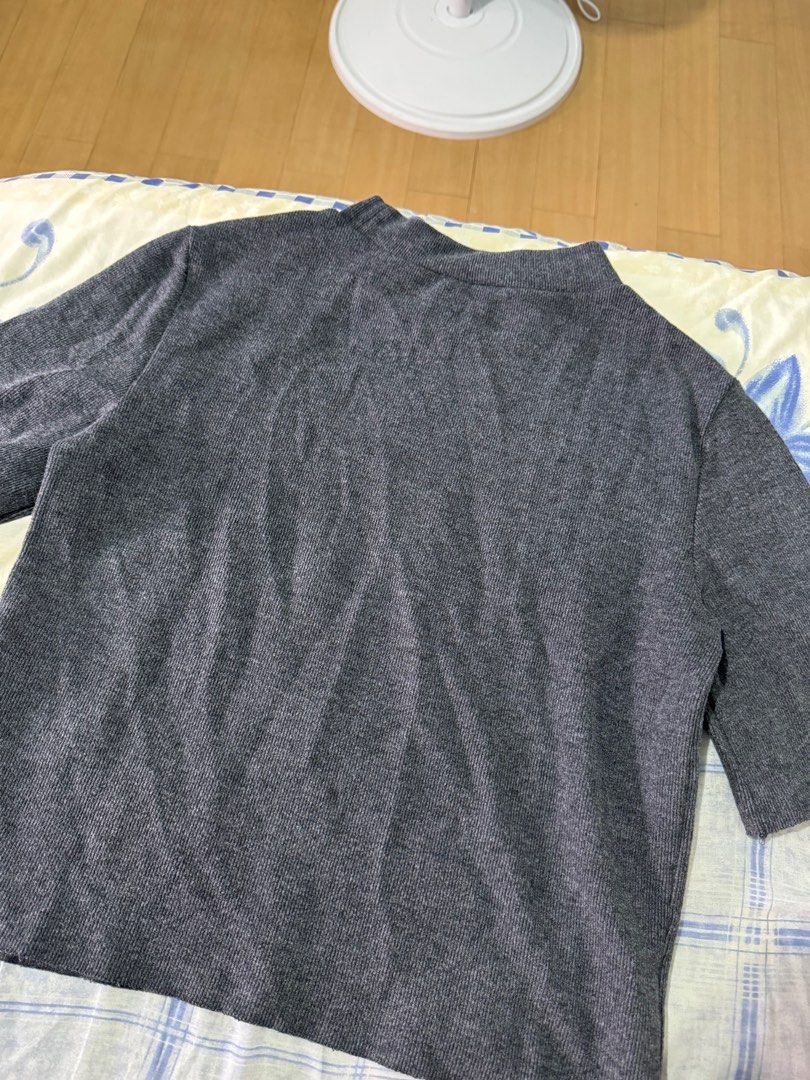 Pull&Bear Ribbed Knit Top (Category: Blouses) located in Caloocan City. Submitted by daybysunlight (Listing ID 1414896383, Image 3). Description: ♡ like new ♡ used twice ♡ mock neck ♡ short sleeves ♡ ribbed knit ♡ size: EUR S / USA S / MEX 26 ♡ made in turkey ♡ does not fit me anymore.
