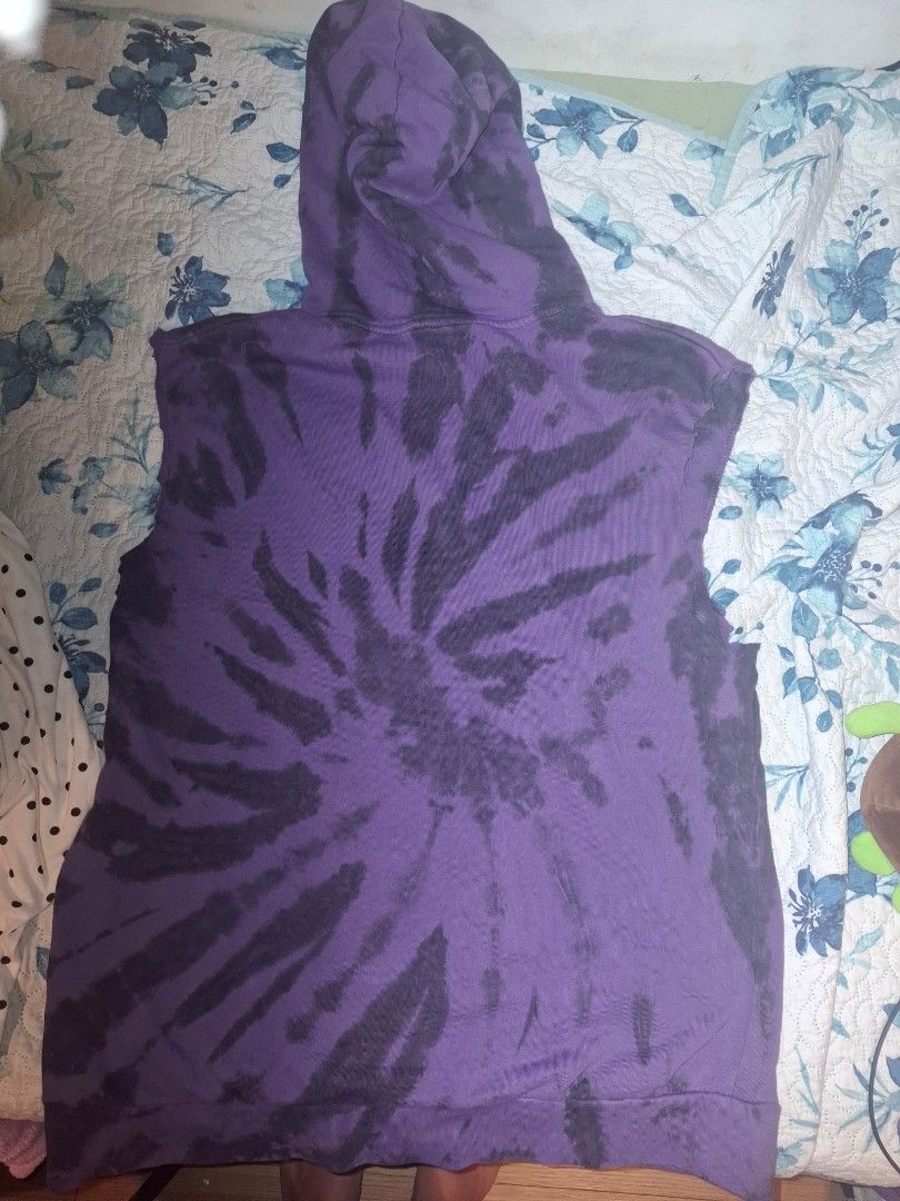 Purple Tie-Dye Hoodie (Category: Coats, Jackets and Outerwear) located in Manila. Submitted by _wefdts (Listing ID 1415021909, Image 2). Description: Details ♡ Item Details: I cut off the sleeves pero hindi naman noticable wysiwyg Method of payment: Gcash Method of delivery: Lalamove The shipping fee must be shouldered by the buyer PM for more details/pictures ♡.