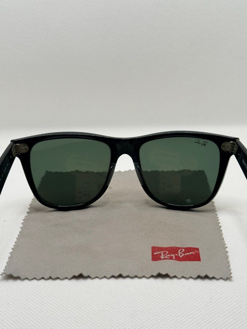 Ray-Ban Wayfarer Sunglasses (Large) (Category: Sunglasses & Eyewear) located in Taguig. Submitted by marcomang17 (Listing ID 1414892059, Image 1). Description: - Authentic Ray-Ban Wayfarer sunglasses - Color: Black - Includes: Ray-Ban case and cleaning cloth.