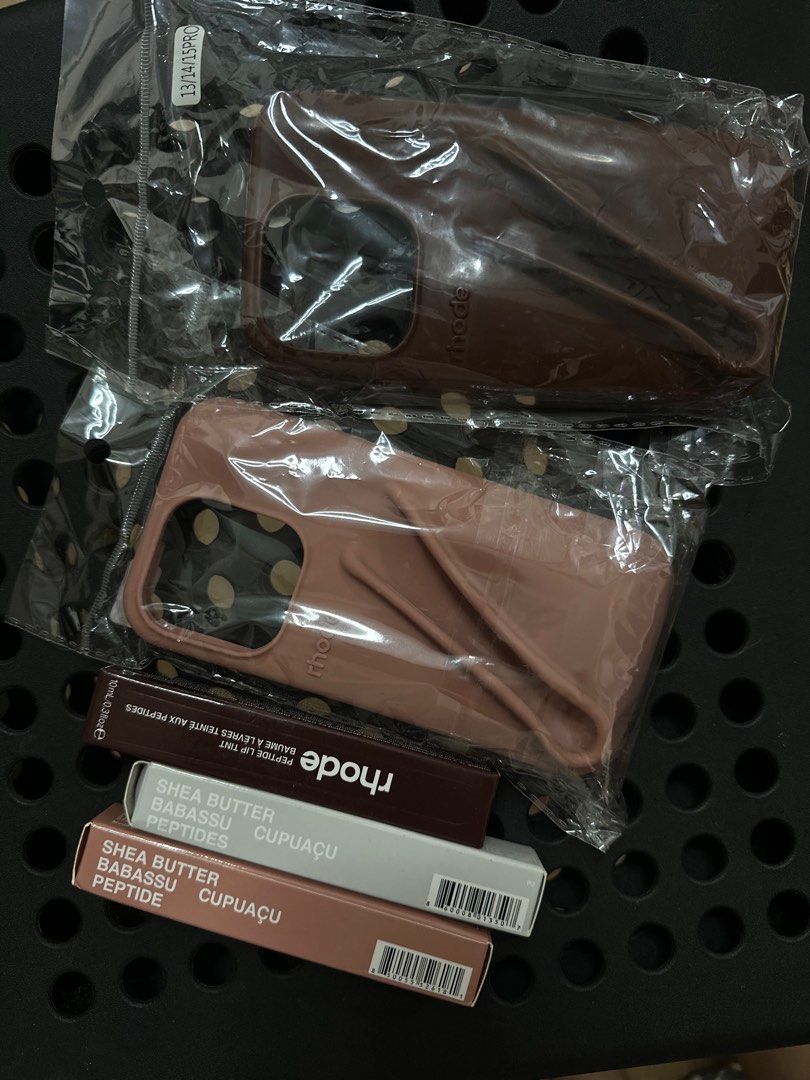 Rhode Gloss & Case (Dupe Only) (Category: Makeup) located in Quezon City. Submitted by anna.lfsvr (Listing ID 1415007789, Image 1). Description: RFS: wrong size Take all for ₱800 only.